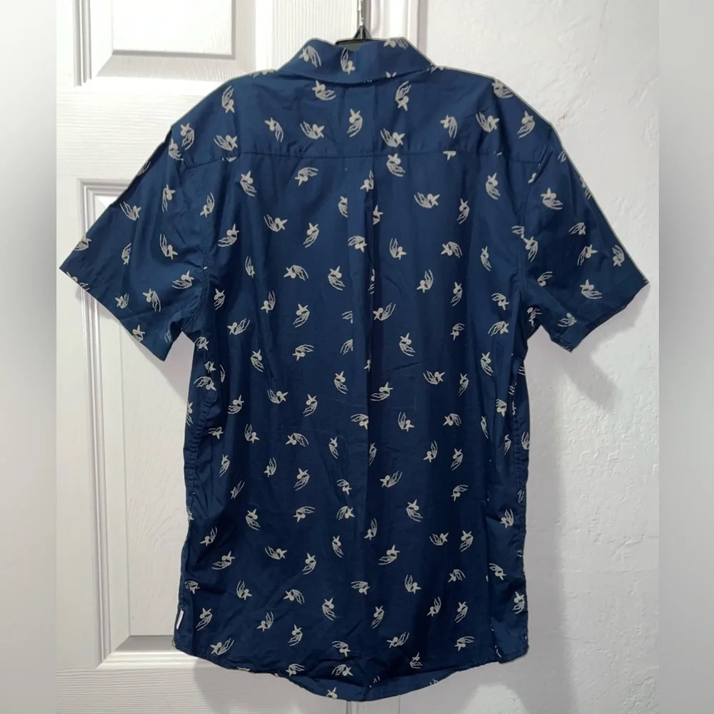 RVCA Navy Blue Slim Fit Button Shirt Men’s size Medium - Picture 2 of 4